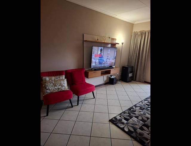 2 BEDROOM APARTMENT FOR SALE IN MOOIKLOOF RIDGE ESTATE